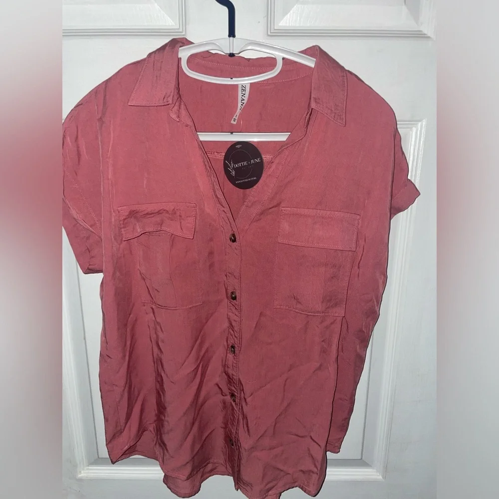 Zenana Salmon Button Up Top - Picture 2 of 10
